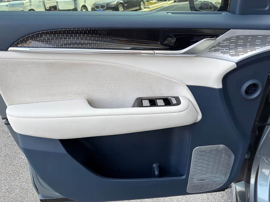 Zeekr 009 2024 imagen de coche #8