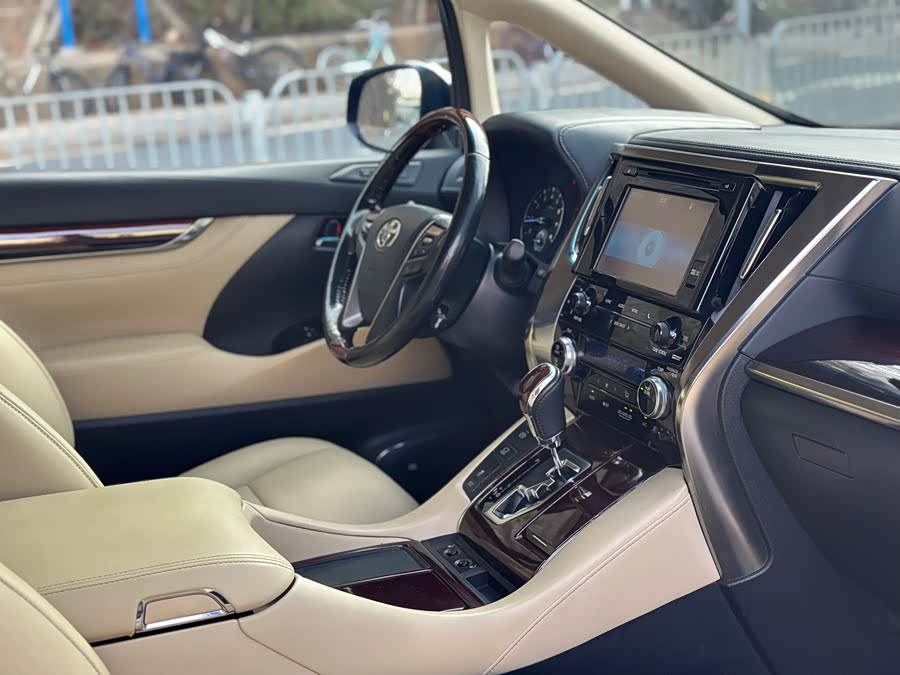 Toyota Alphard 2017 car image #8
