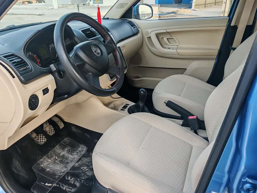 Skoda Fabia 2014 immagine di auto #8