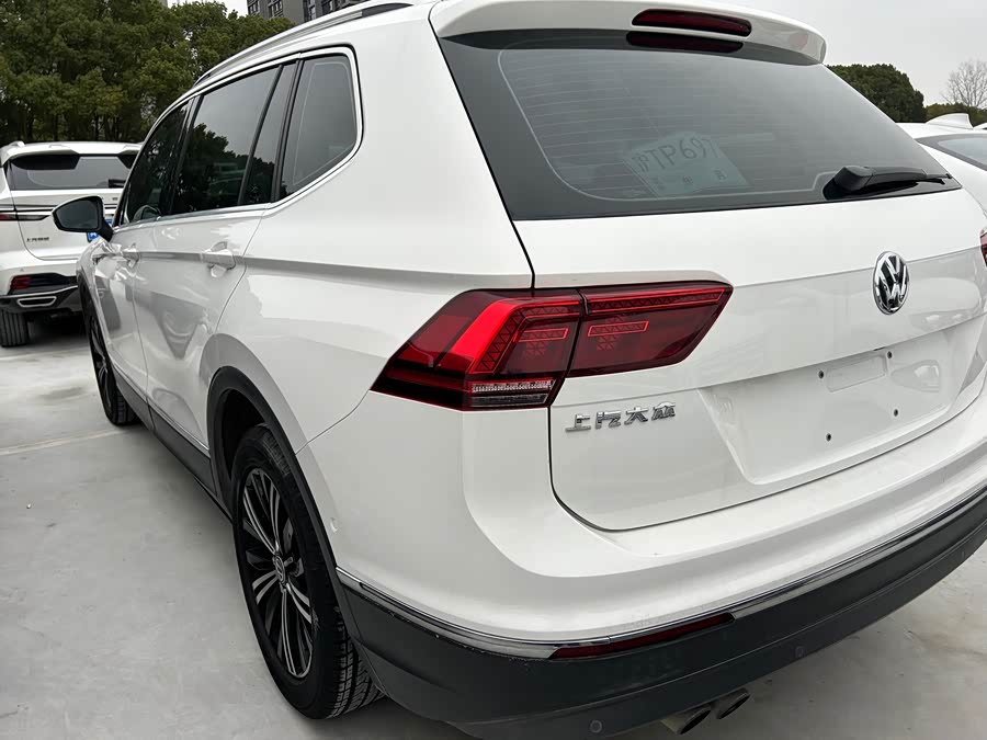 Volkswagen Tiguan L 2017 #8 Volkswagen Tiguan L 2017 car image #8
