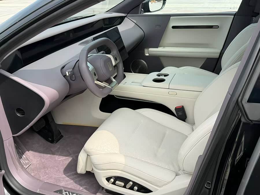 Avatr 06 2025 car image #8