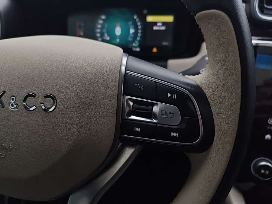 Lynk & Co 02 2019 car image #8