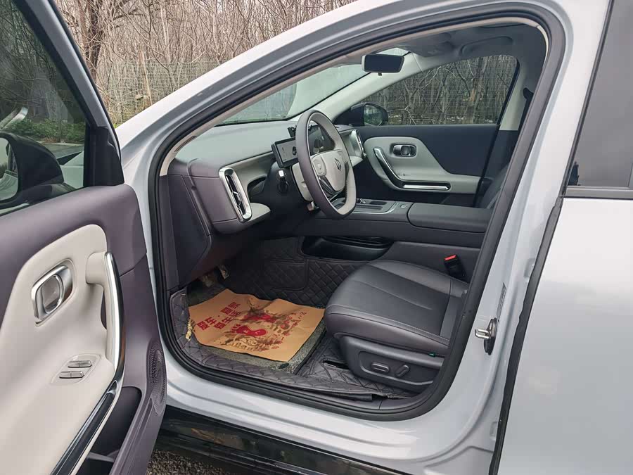 零跑汽车 零跑B01 2025 汽车图片 #8