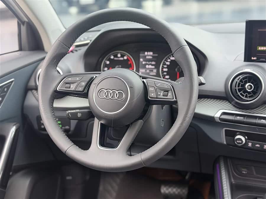 Audi Q2L 2020 car image #8