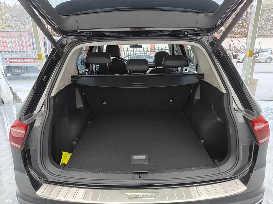 Volkswagen Tiguan L 2024 car image #8