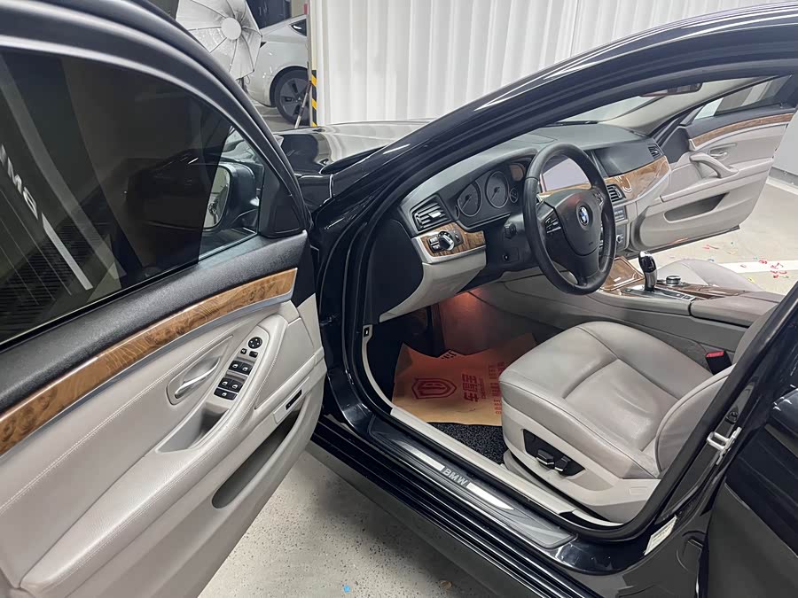 BMW 5 Series 2011 car image #8