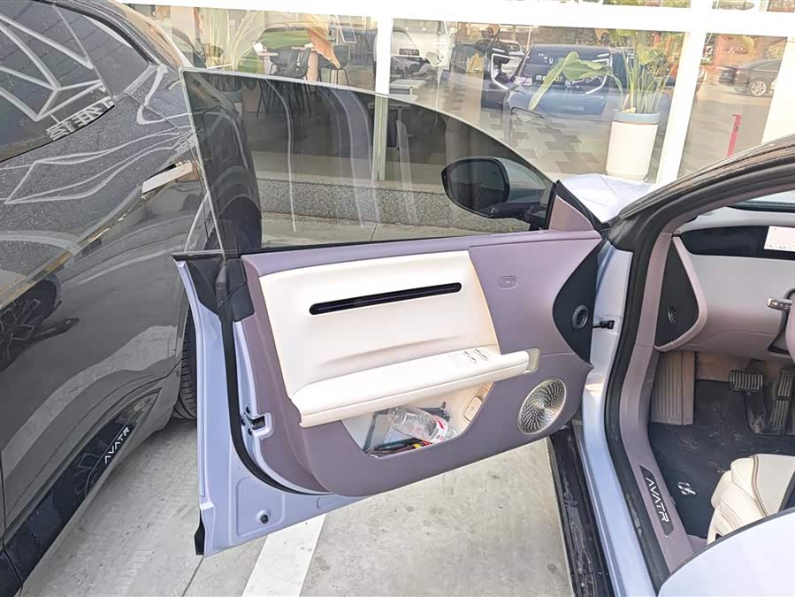 Avatr 06 2025 car image #8