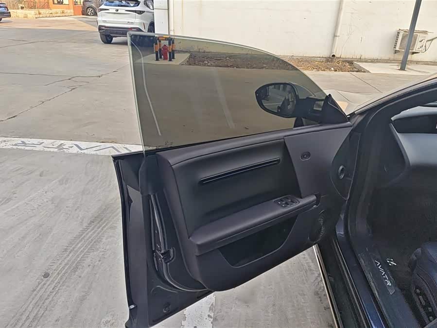 Avatr 06 2025 car image #8