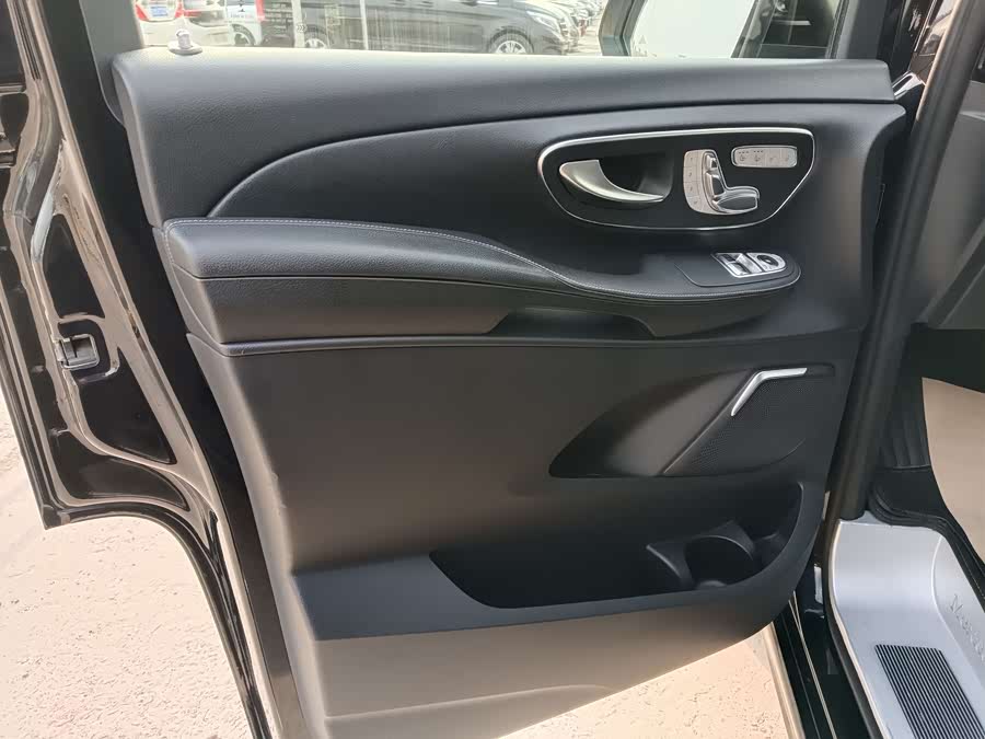 Mercedes-Benz V Class 2018 car image #8