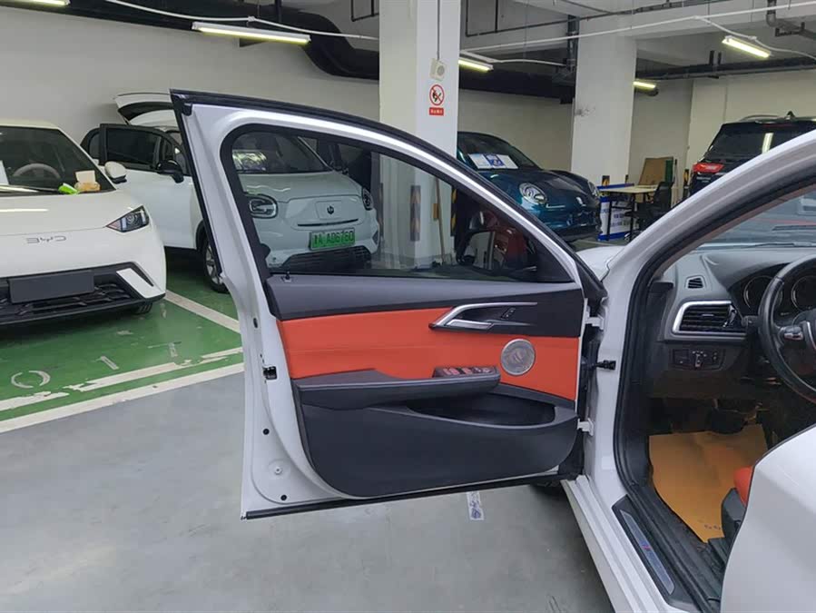 BMW 1 Series 2020 car image #8