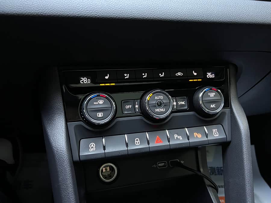 Skoda Karoq 2019 car image #8