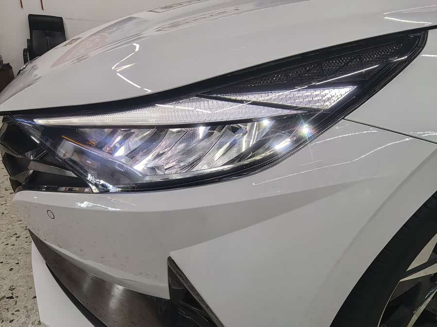 Hyundai Elantra 2023 immagine di auto #8