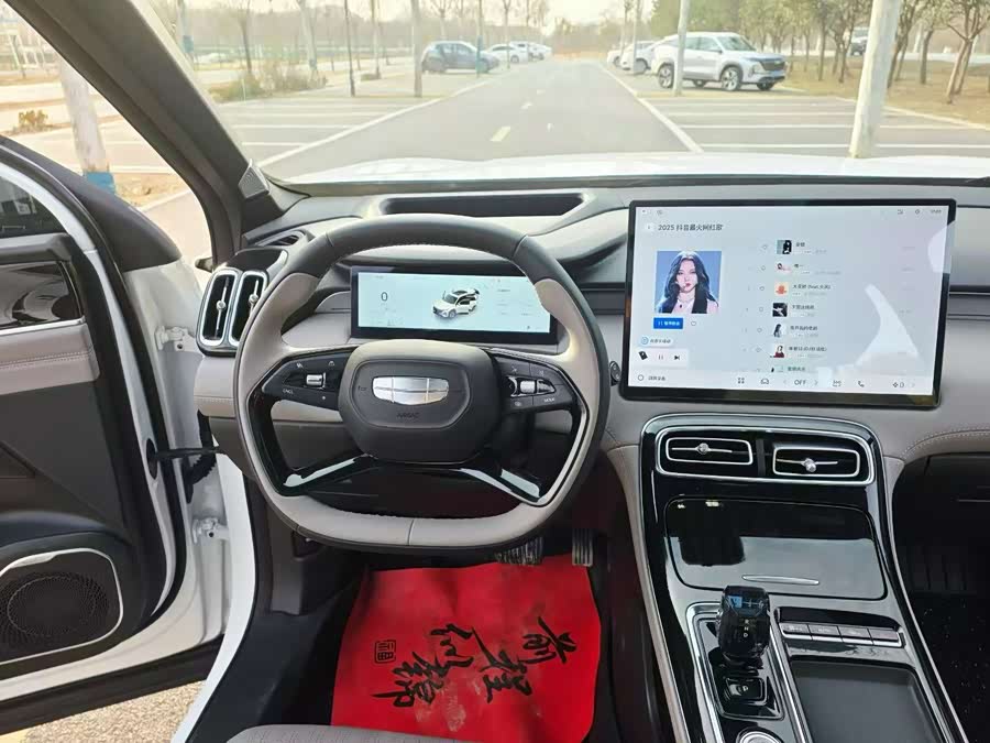 GEELY Boyue L 2025 car image #8