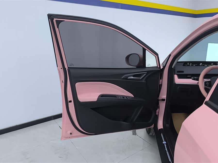 哪吒汽车 哪吒V 2022 汽车图片 #8