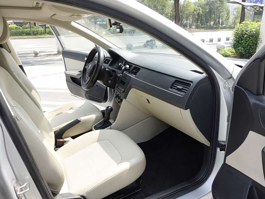 Skoda Rapid 2016 immagine di auto #8