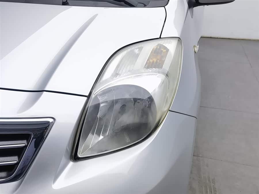 Toyota Yaris 2013 car image #8