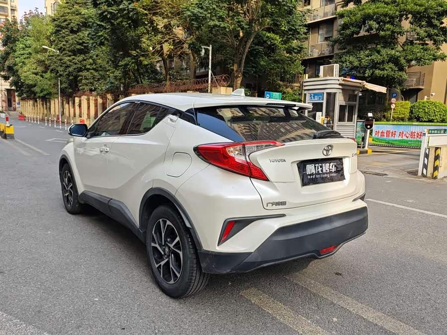 Toyota C-HR 2019 car image #8