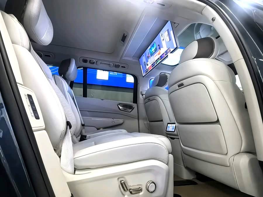 Lynk & Co 900 2025 car image #8