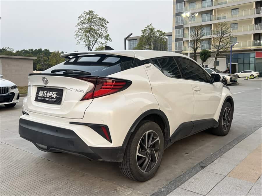 Toyota C-HR 2022 car image #8