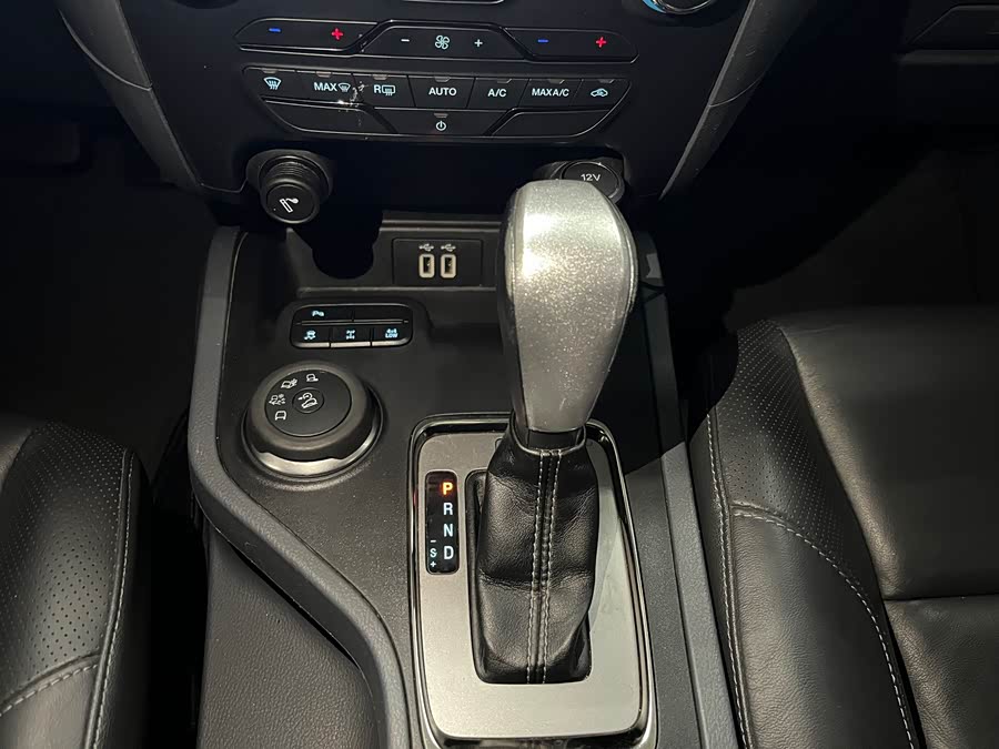 Ford Everest 2017 صورة سيارة #8