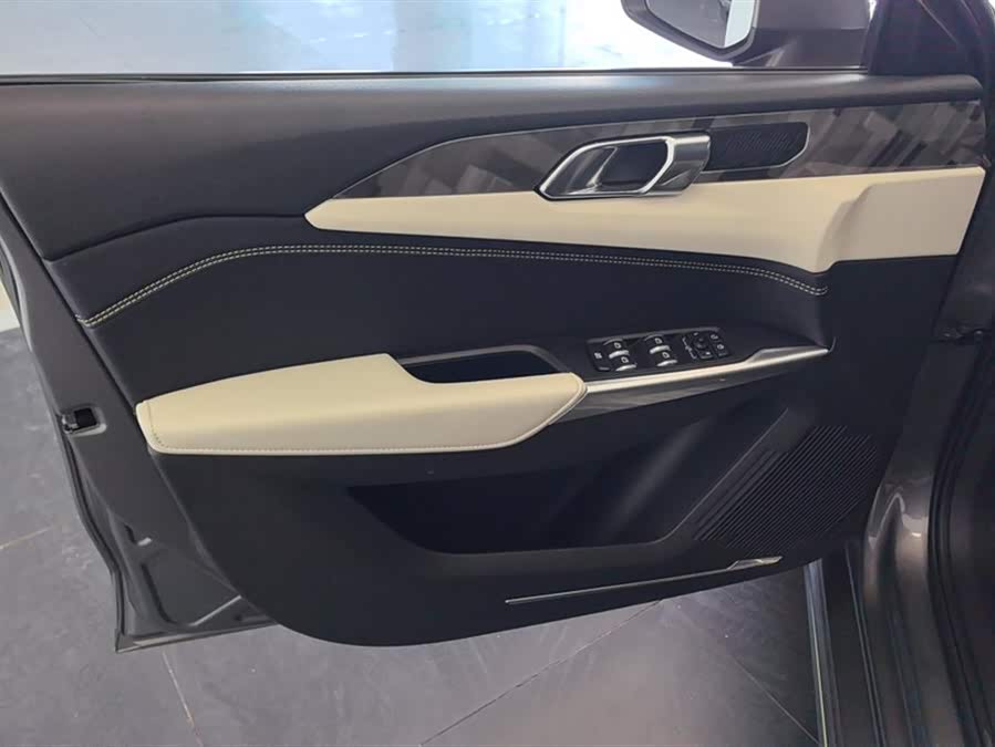 Lynk & Co 02 2021 car image #8