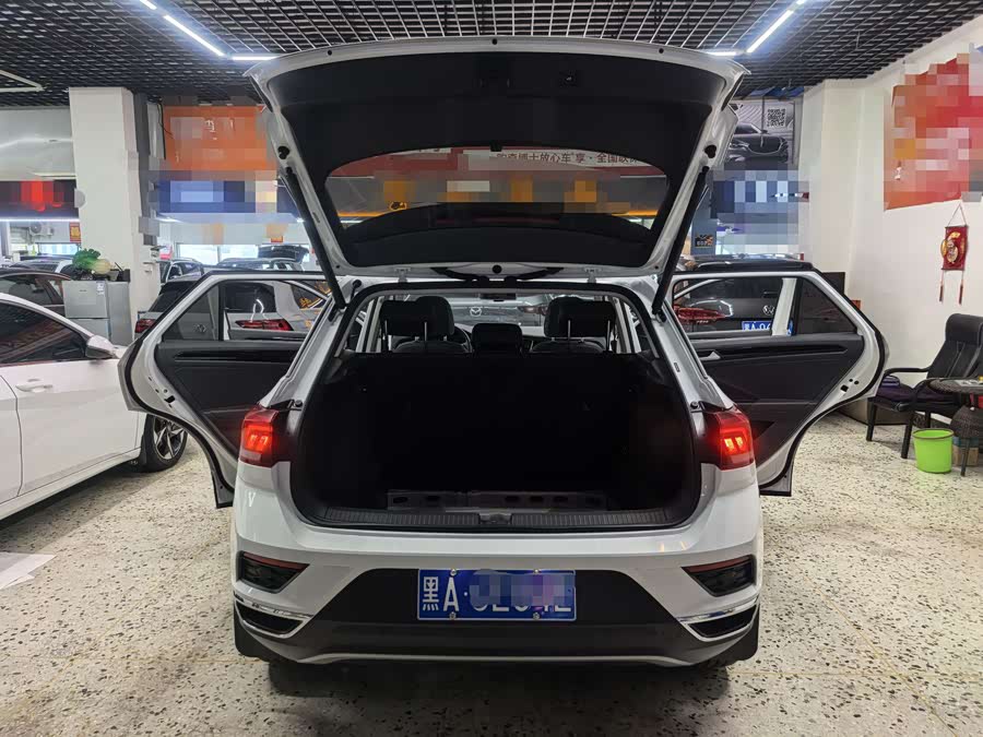 Volkswagen T-Roc 2022 car image #8
