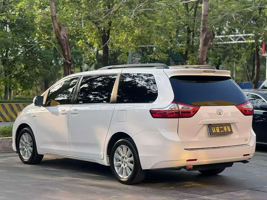 Toyota SIENNA 2018 car image #8