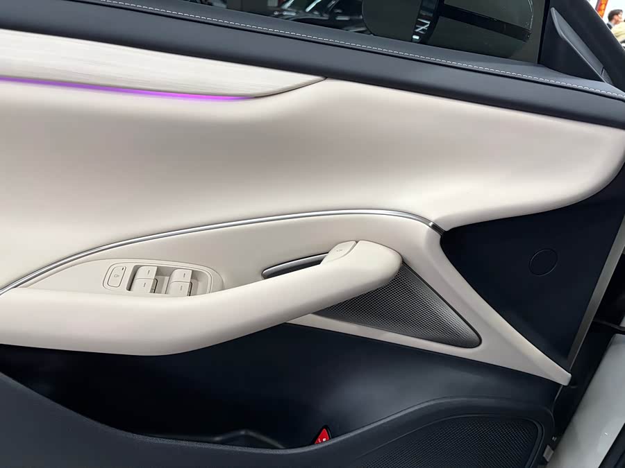 MI SU7 2025 immagine di auto #8