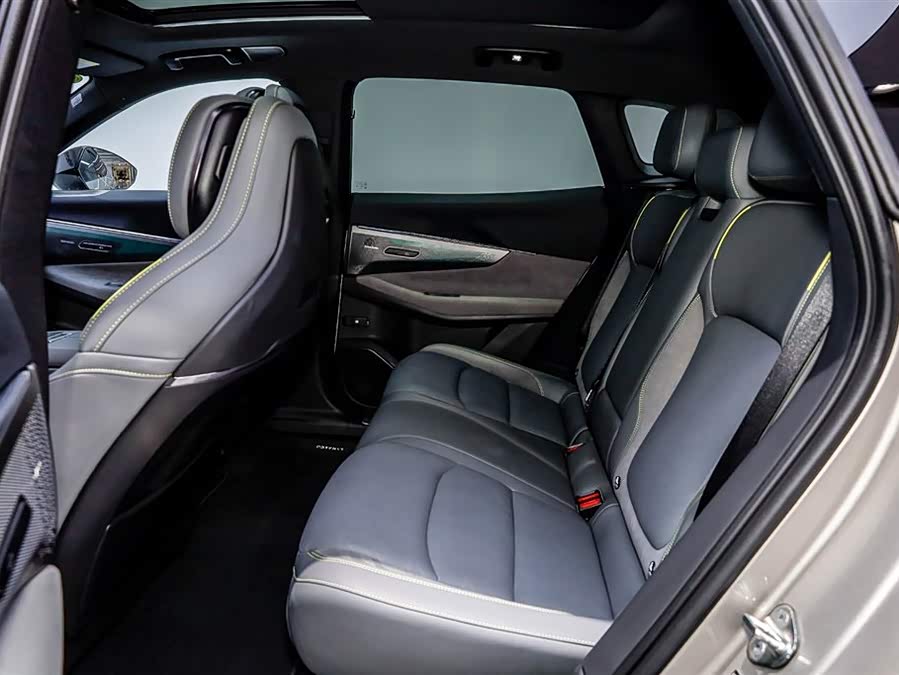 Lynk & Co 08 EM-P 2024 car image #8