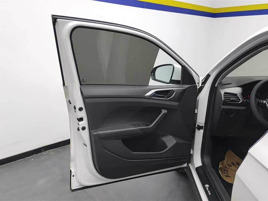 Volkswagen T-Cross 2020 #8 Volkswagen T-Cross 2020 car image #8