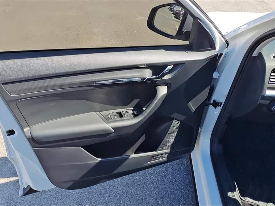 Skoda Kamiq 2021 صورة سيارة #8