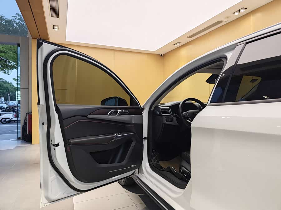 Lynk & Co 02 2019 #8 Lynk & Co 02 2019 car image #8