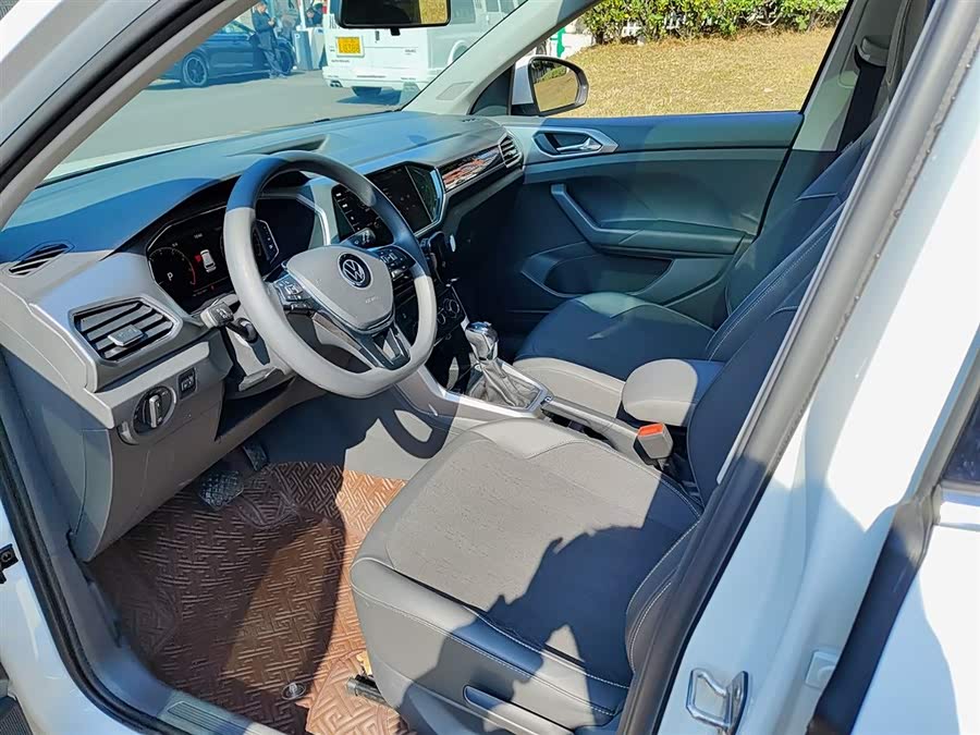 Volkswagen T-Cross 2021 car image #8