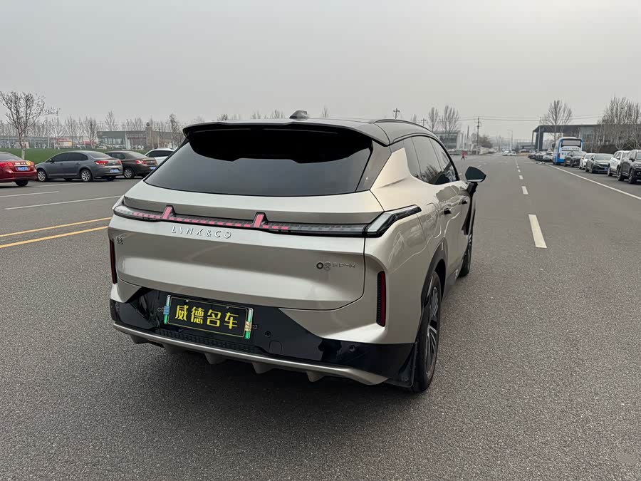 Lynk & Co 08 EM-P 2024 car image #8