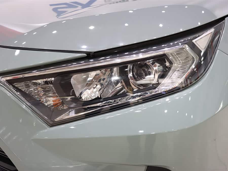 Toyota RAV4 2019 car image #8