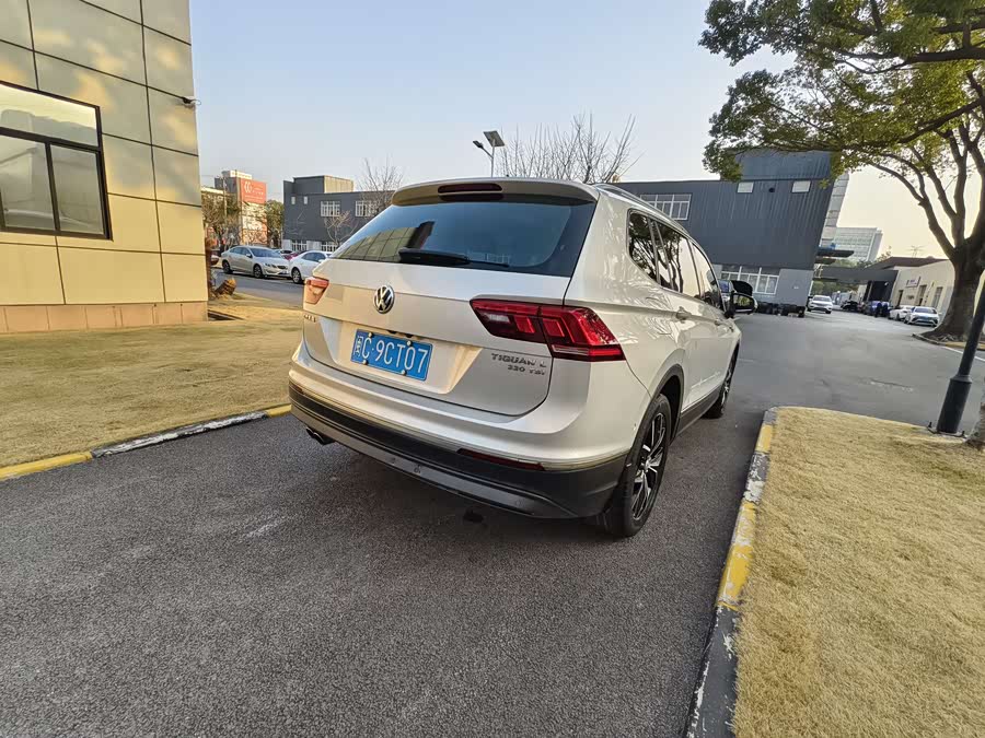 Volkswagen Tiguan L 2019 изображение автомобиля #8