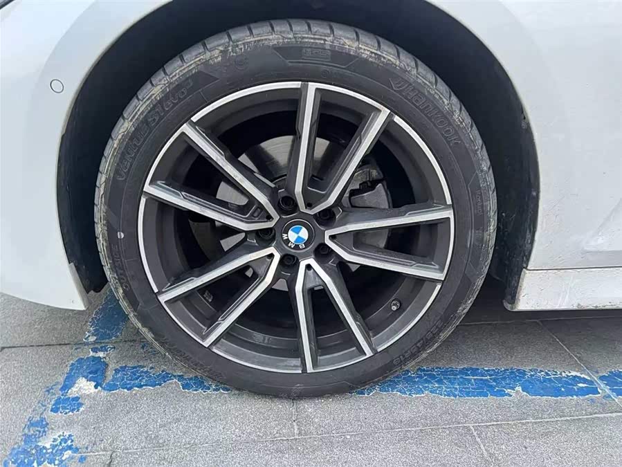 BMW 3 Series 2024 car image #8
