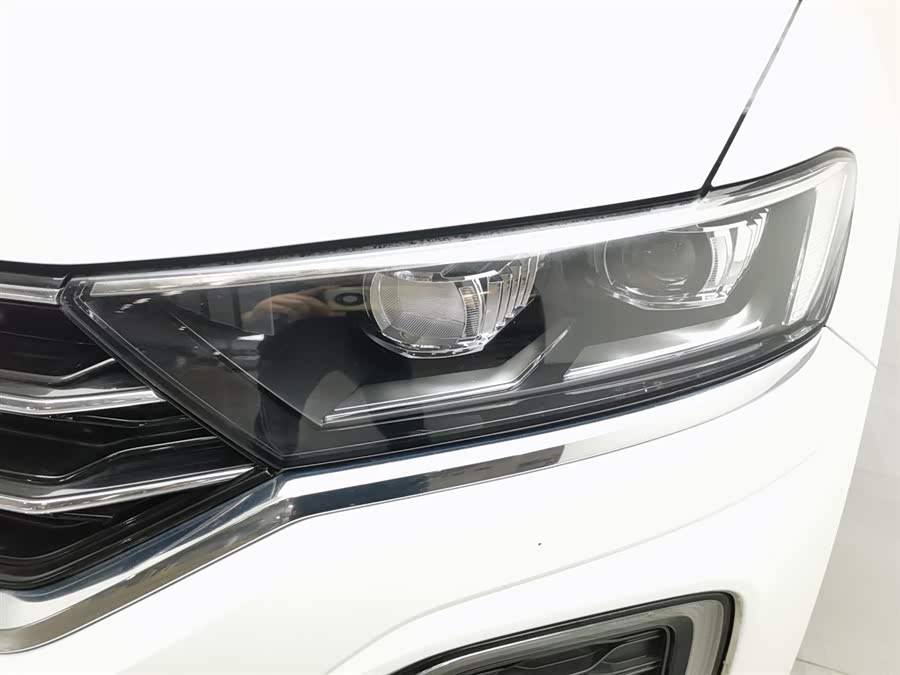 Volkswagen T-Roc 2020 car image #8