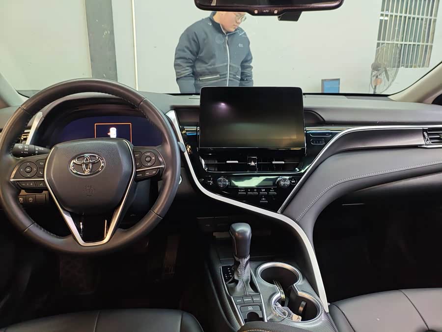 Toyota Camry 2023 car image #8