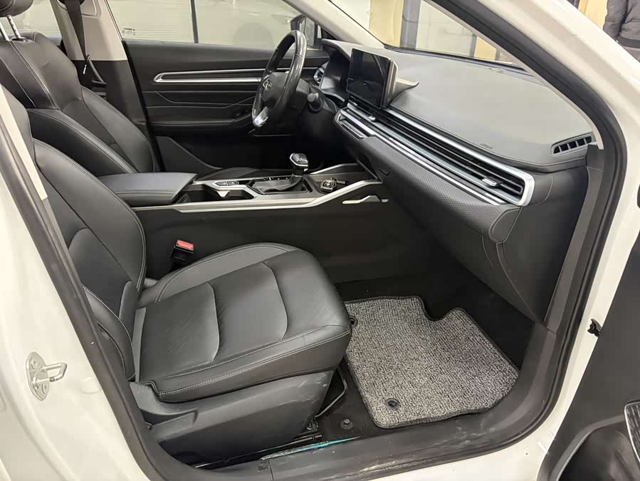 GEELY Emgrand 2021 car image #8