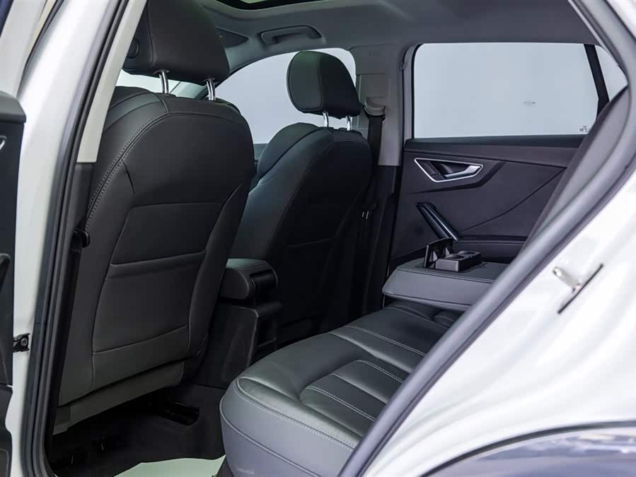 Audi Q2L 2023 car image #8