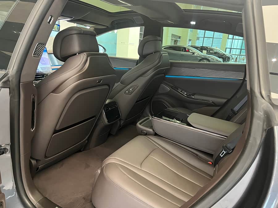 Denza Z9 2024 car image #8