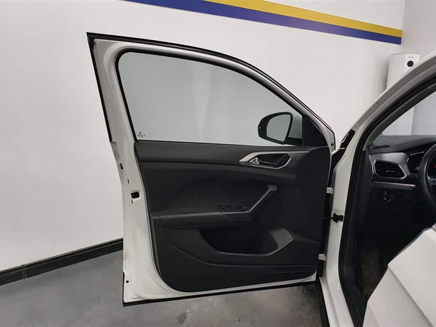 Volkswagen T-Cross 2020 car image #8