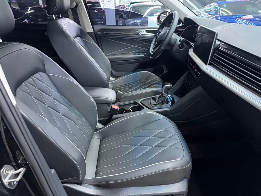 Volkswagen Tiguan L 2023 #8 Volkswagen Tiguan L 2023 car image #8