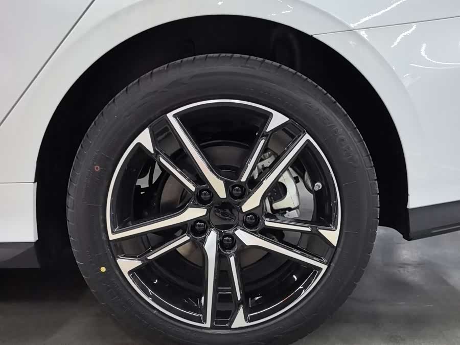 GEELY Binray 2026 #8 GEELY Binray 2026 car image #8
