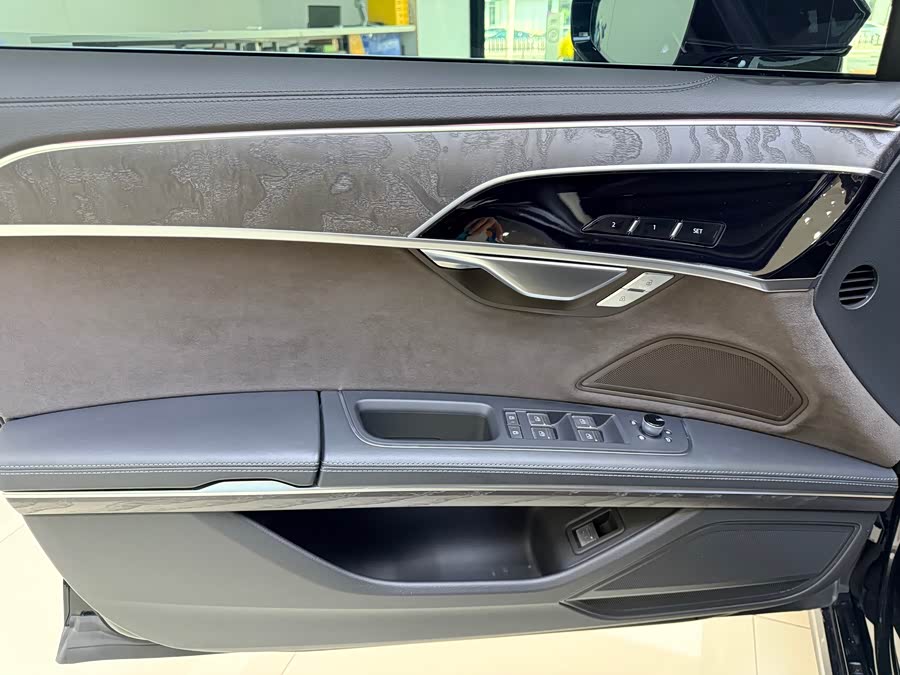 Audi A8 2024 imagen de coche #8