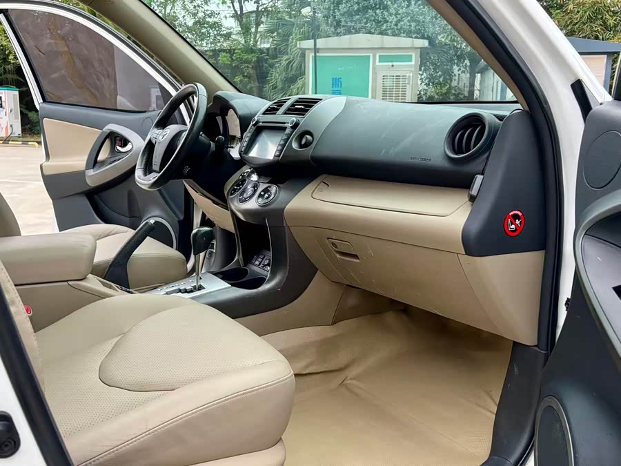 Toyota RAV4 2013 car image #8