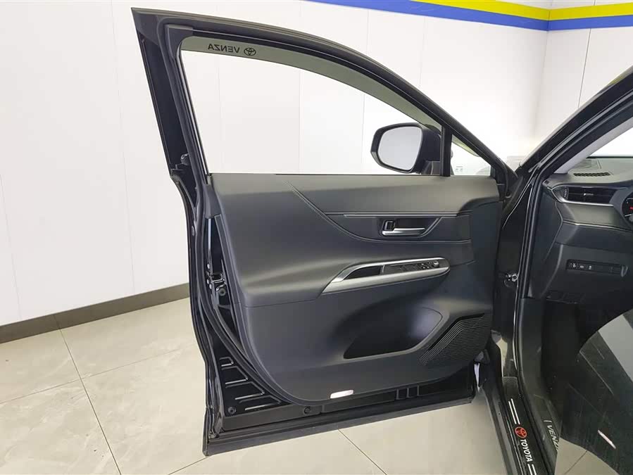 Toyota Venza 2024 car image #8