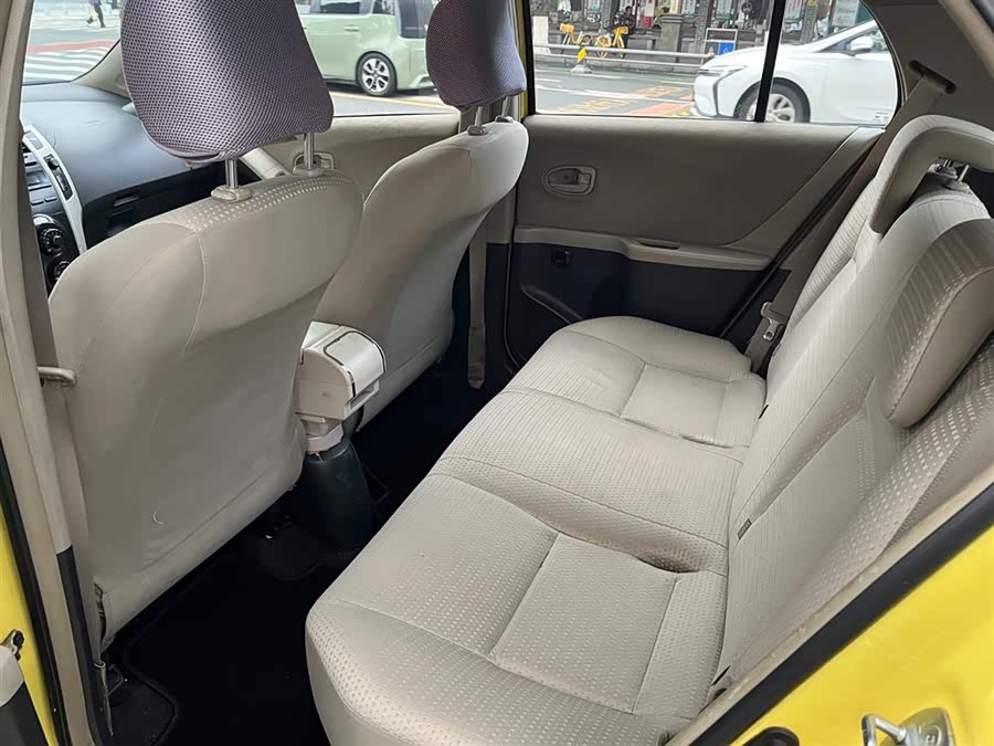 Toyota Yaris 2011 изображение автомобиля #8