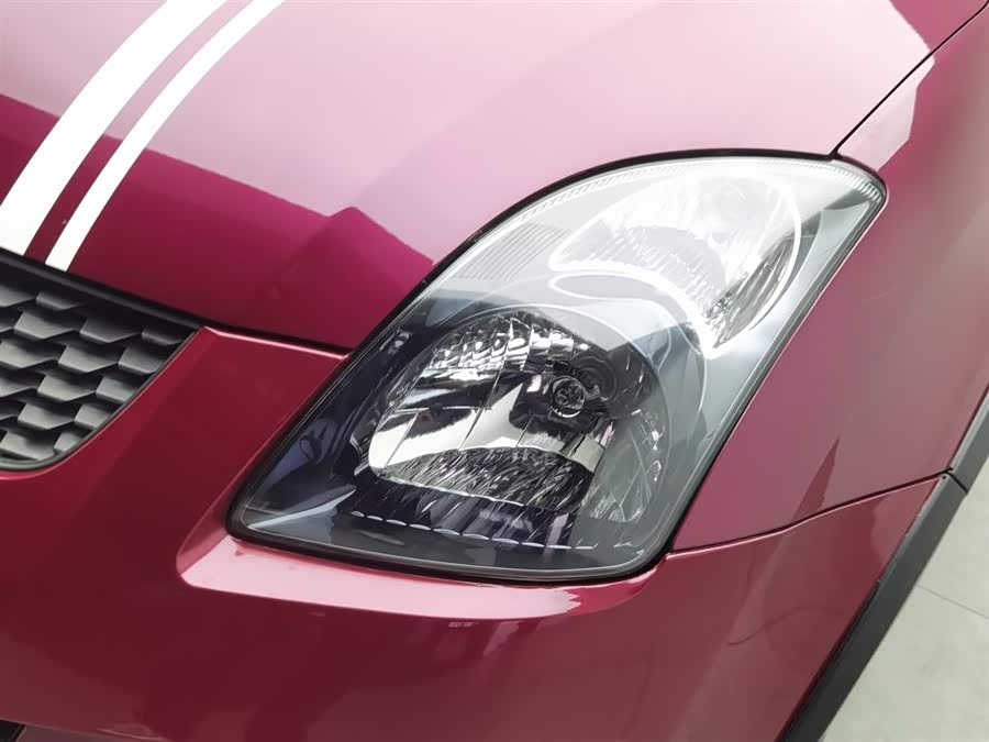 Suzuki Swift 2017 car image #8